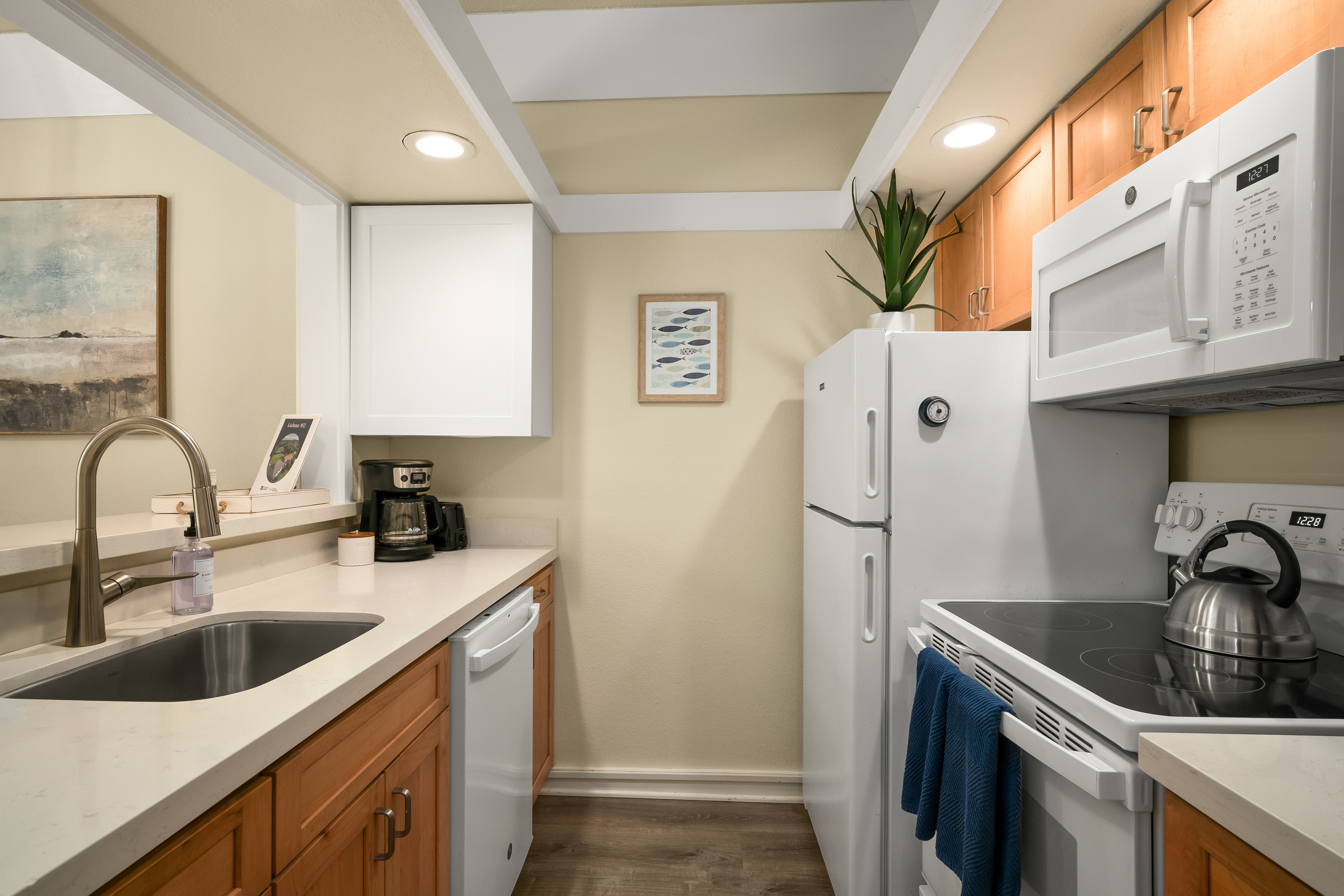 2253 POIPU RD 402