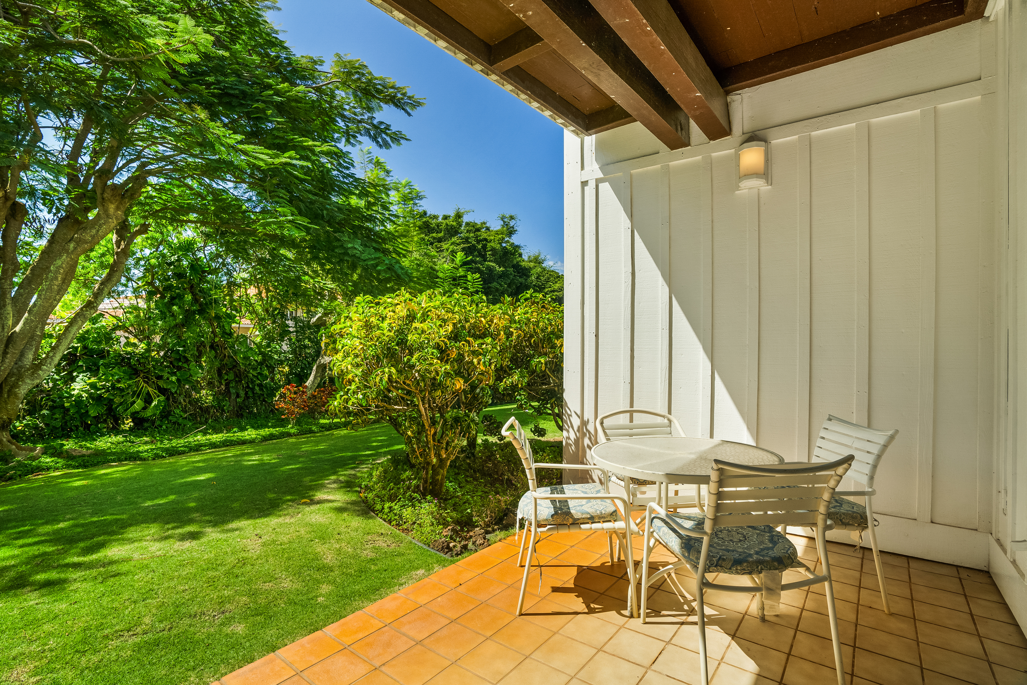 2253 POIPU RD 402