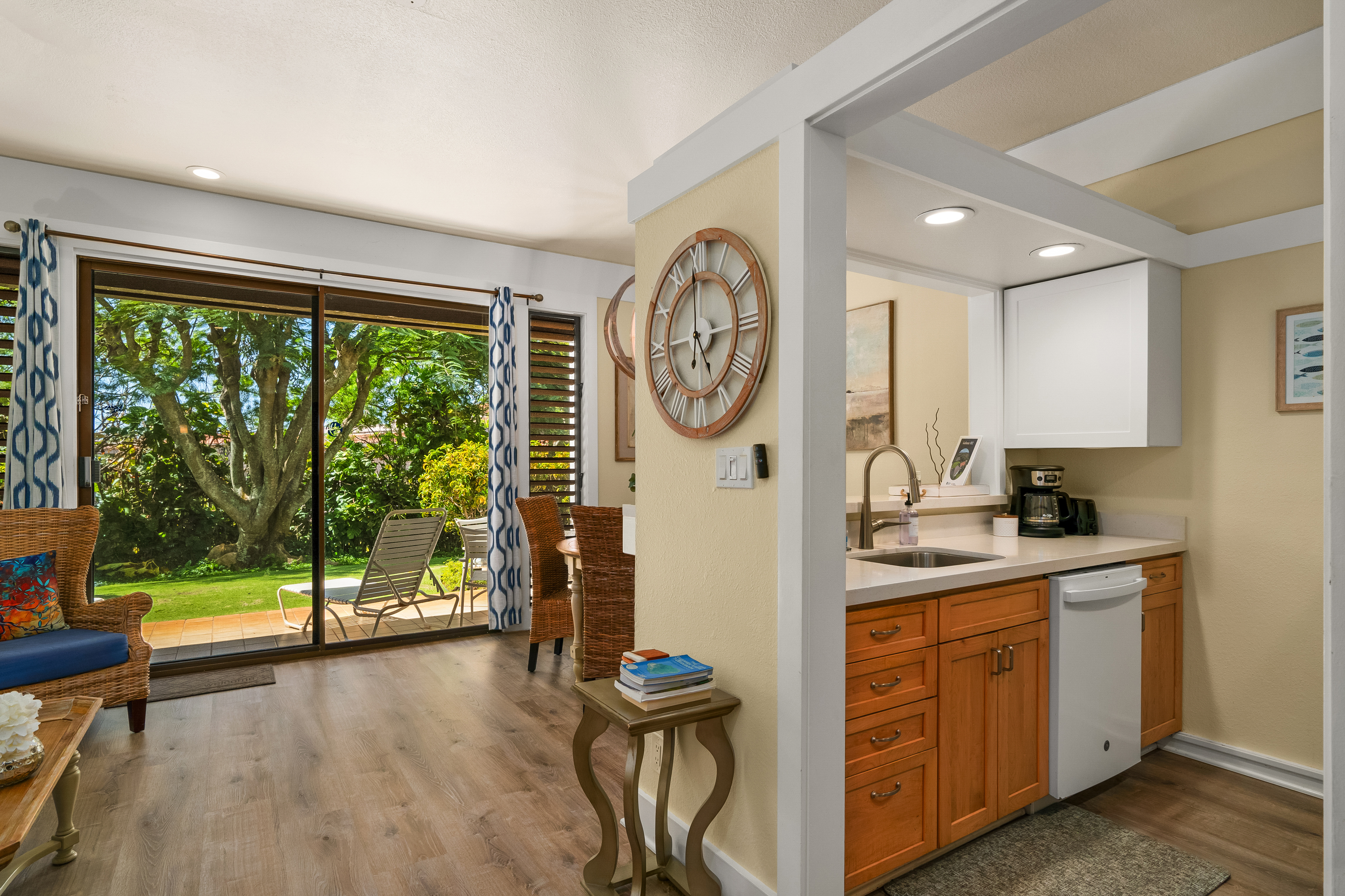 2253 POIPU RD 402