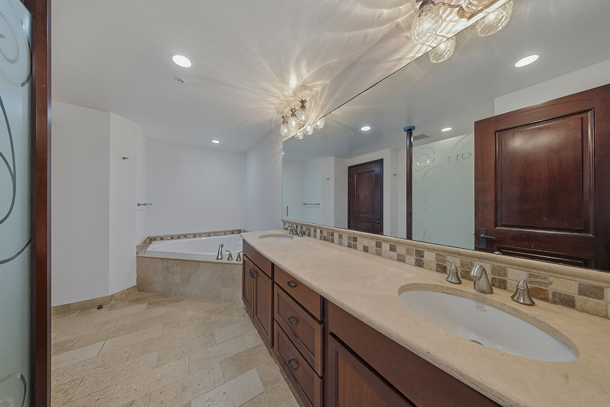 4-820 KUHIO HWY C102