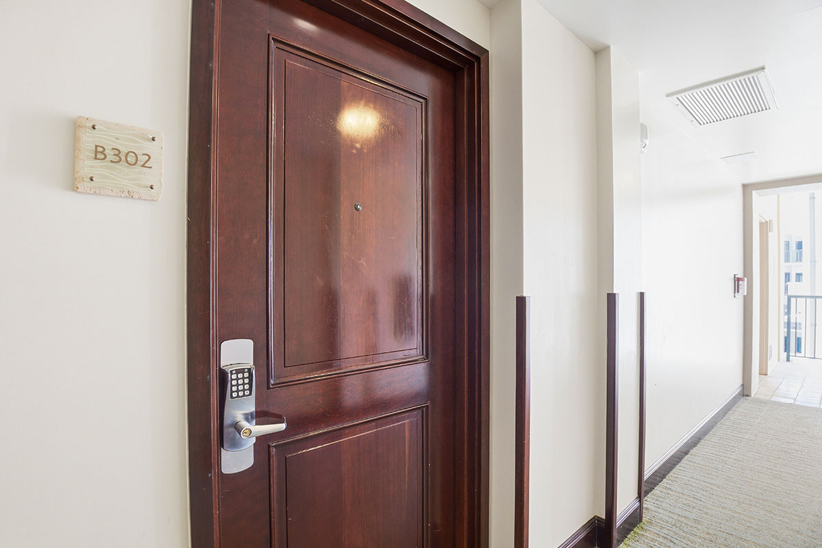 4-820 KUHIO HWY B302