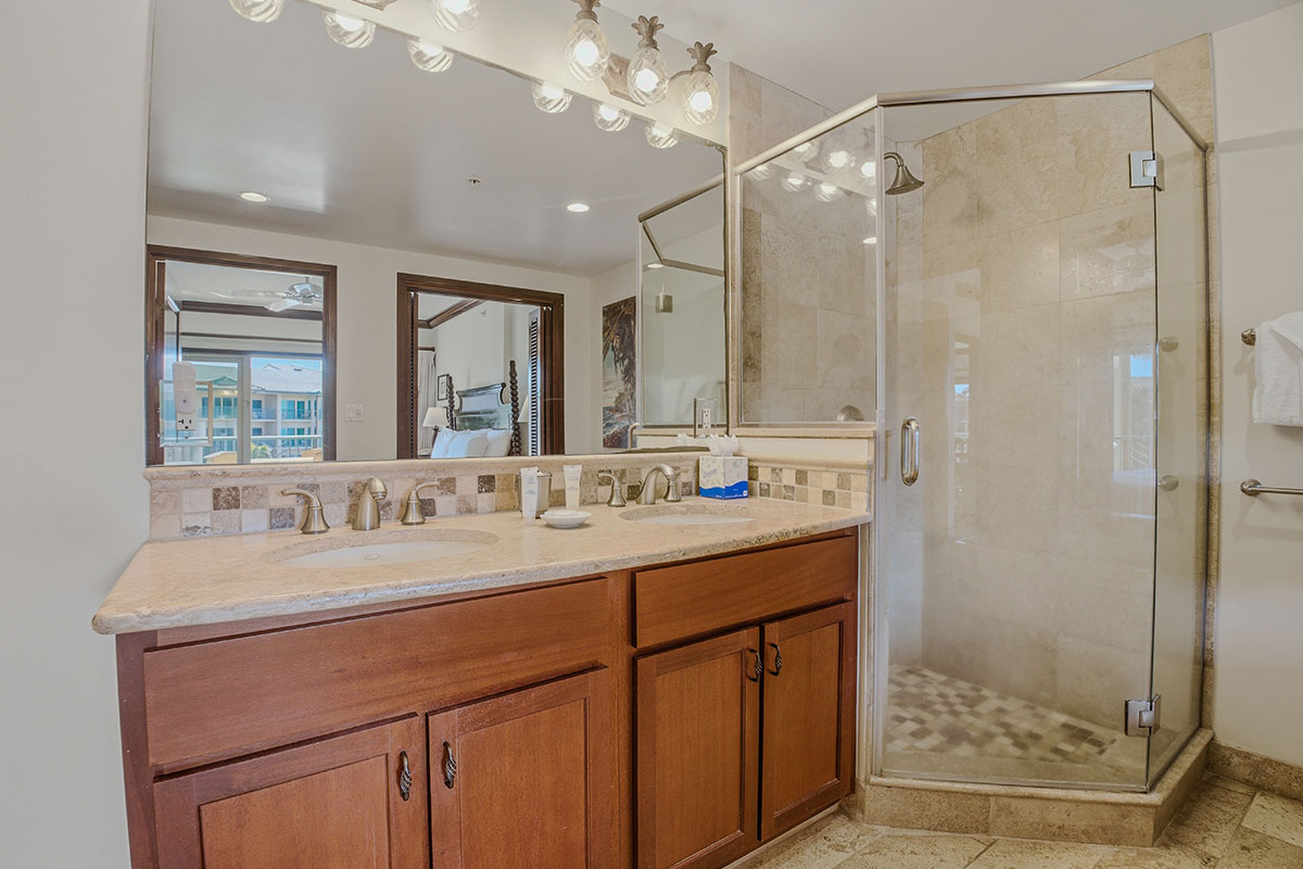 4-820 KUHIO HWY B302