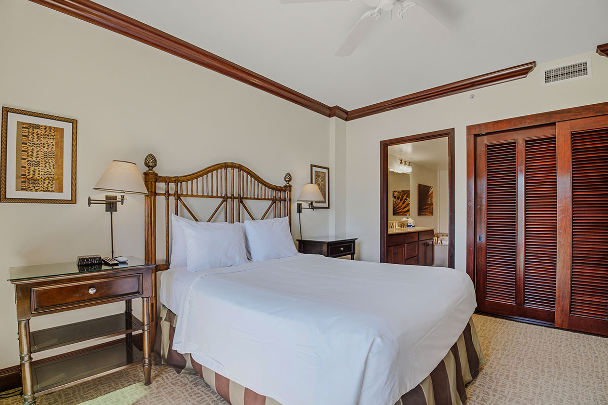 4-820 KUHIO HWY B302