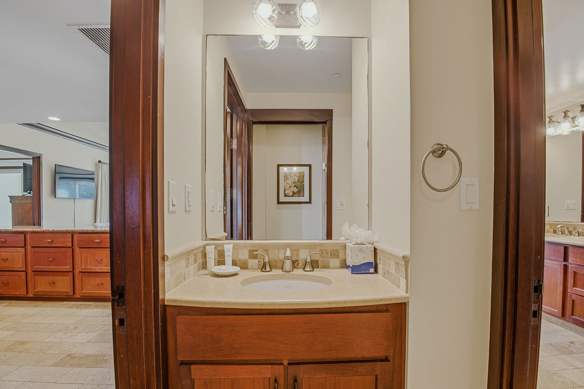 4-820 KUHIO HWY B302