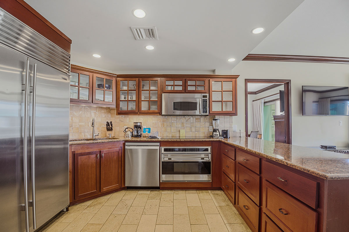 4-820 KUHIO HWY B302