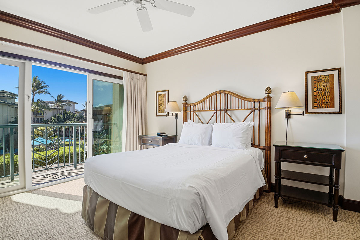 4-820 KUHIO HWY B302