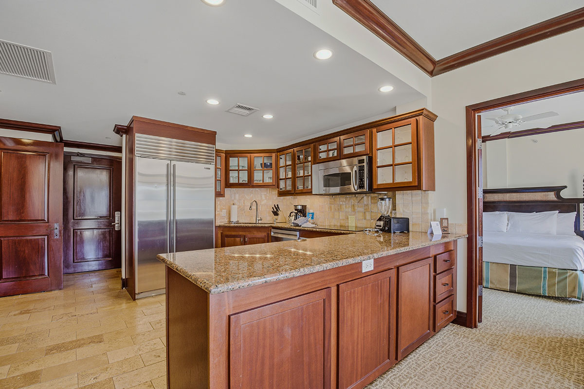 4-820 KUHIO HWY B302