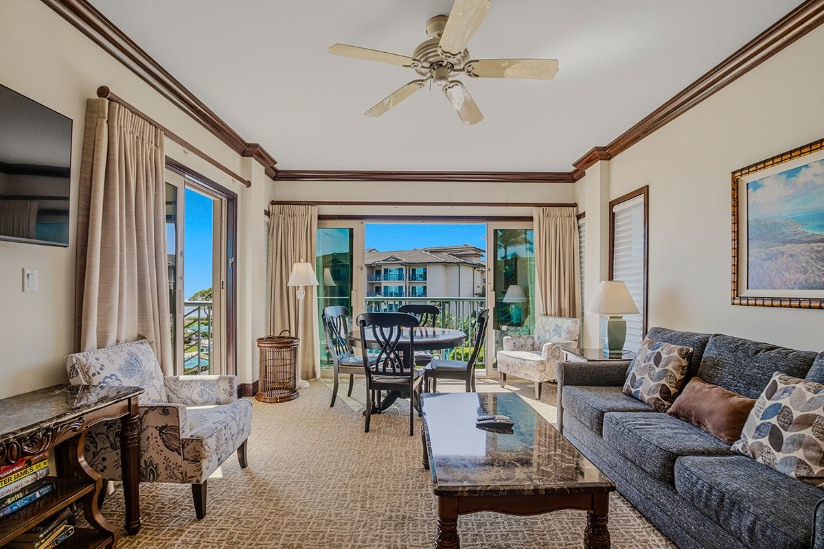 4-820 KUHIO HWY B302