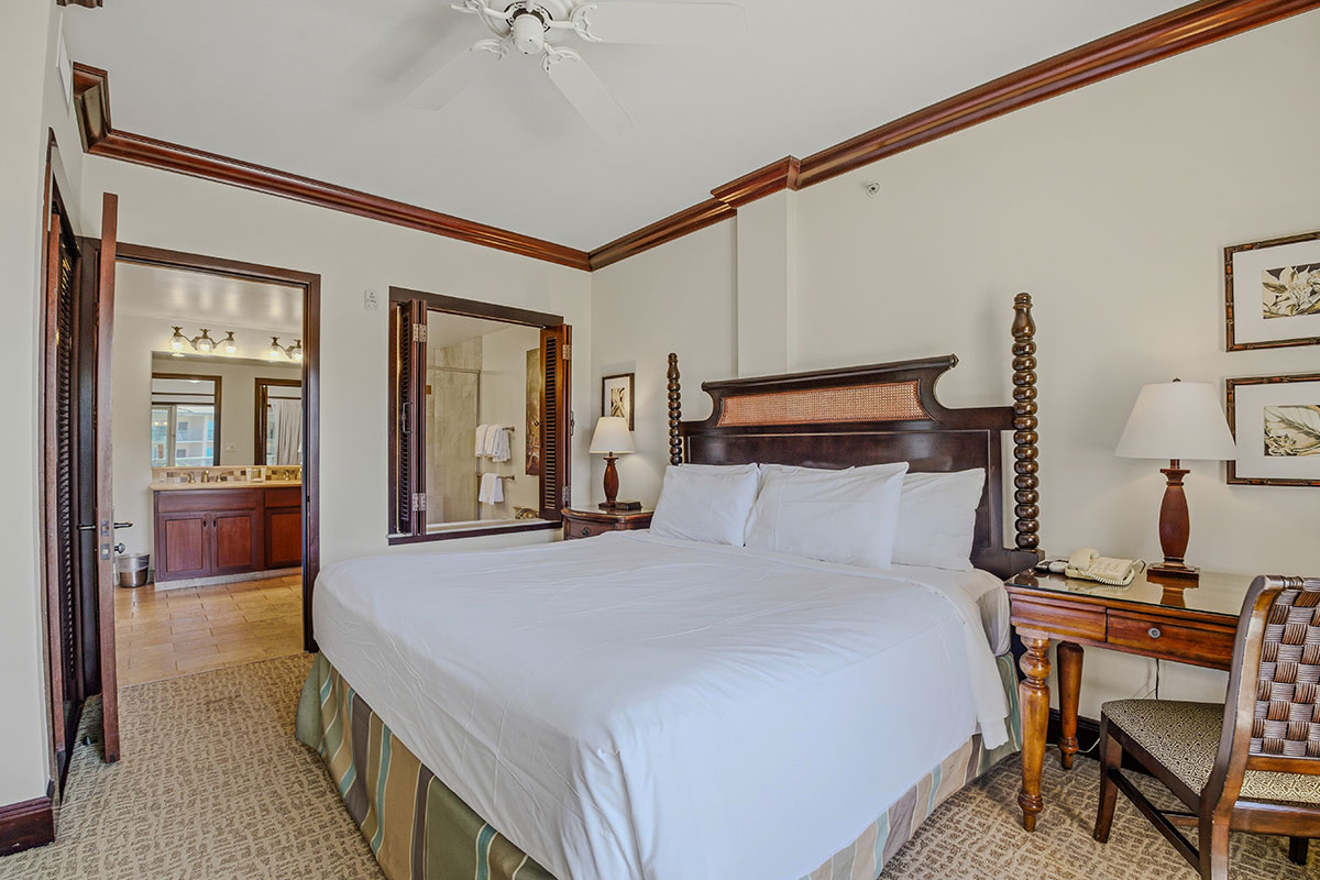 4-820 KUHIO HWY B302