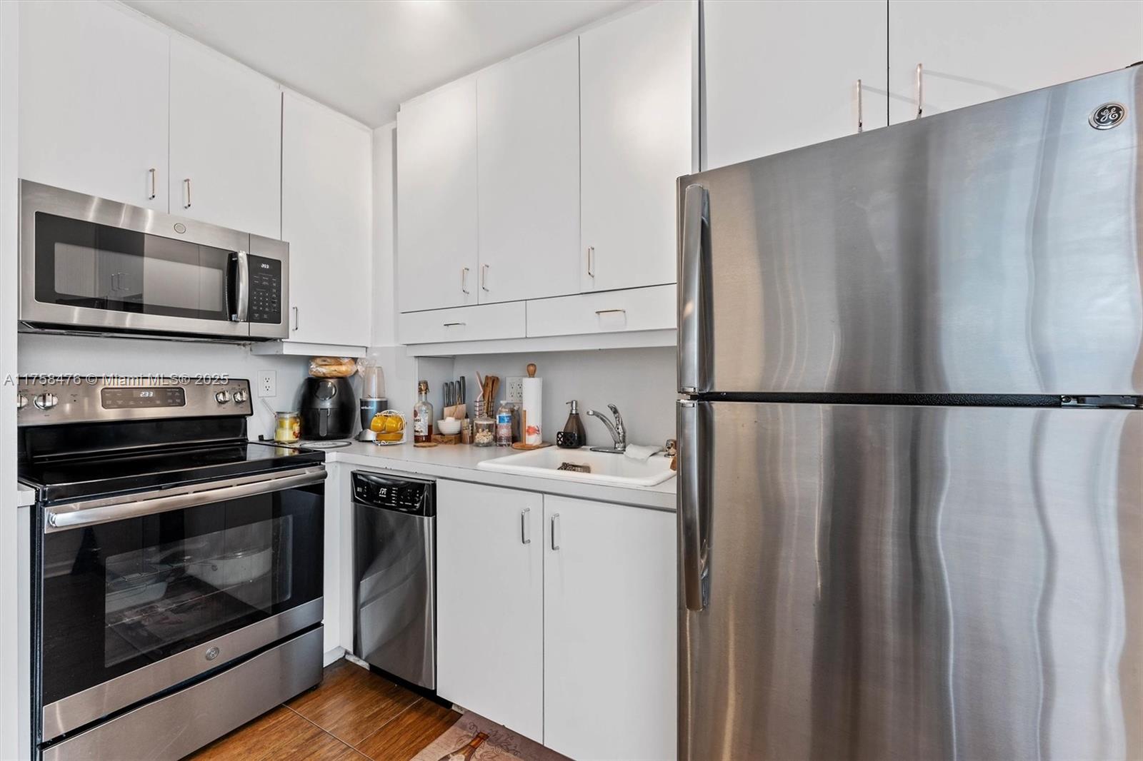 820 Salzedo St # 303