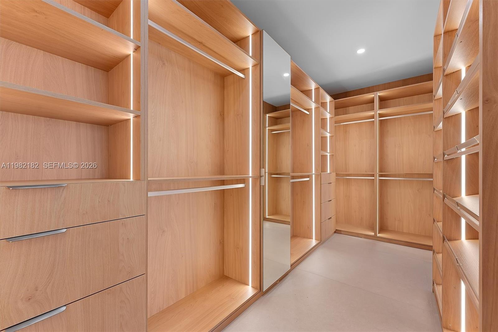 700 NE 24rd St # 5802 Unit: PH-5802