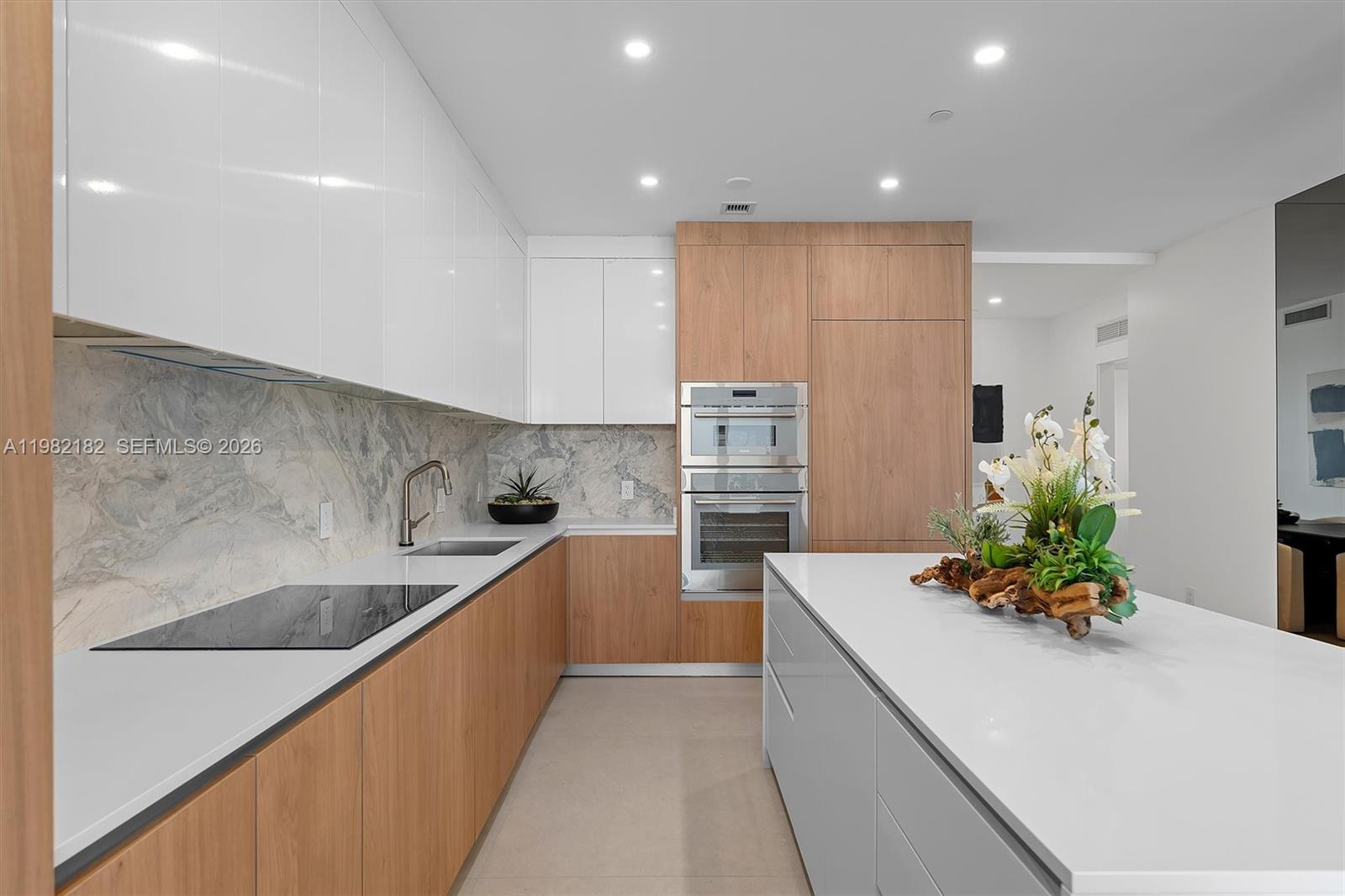 700 NE 24rd St # 5802 Unit: PH-5802