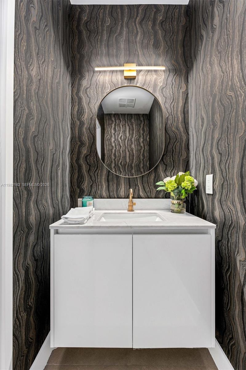 700 NE 24rd St # 5802 Unit: PH-5802