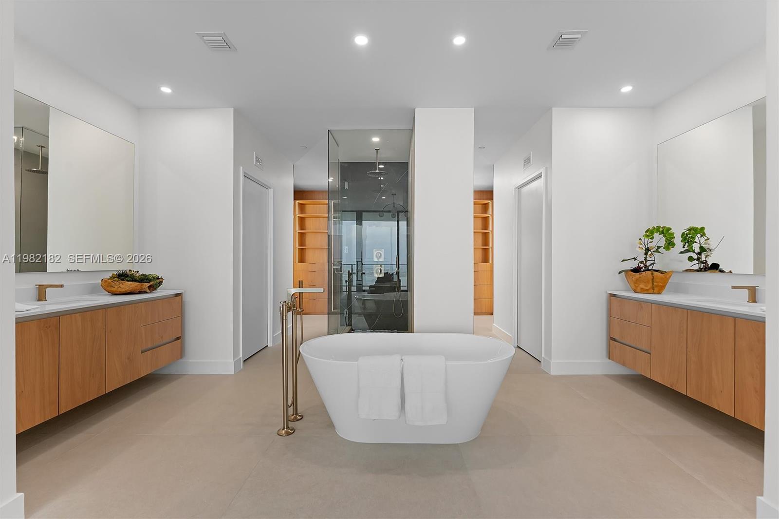 700 NE 24rd St # 5802 Unit: PH-5802