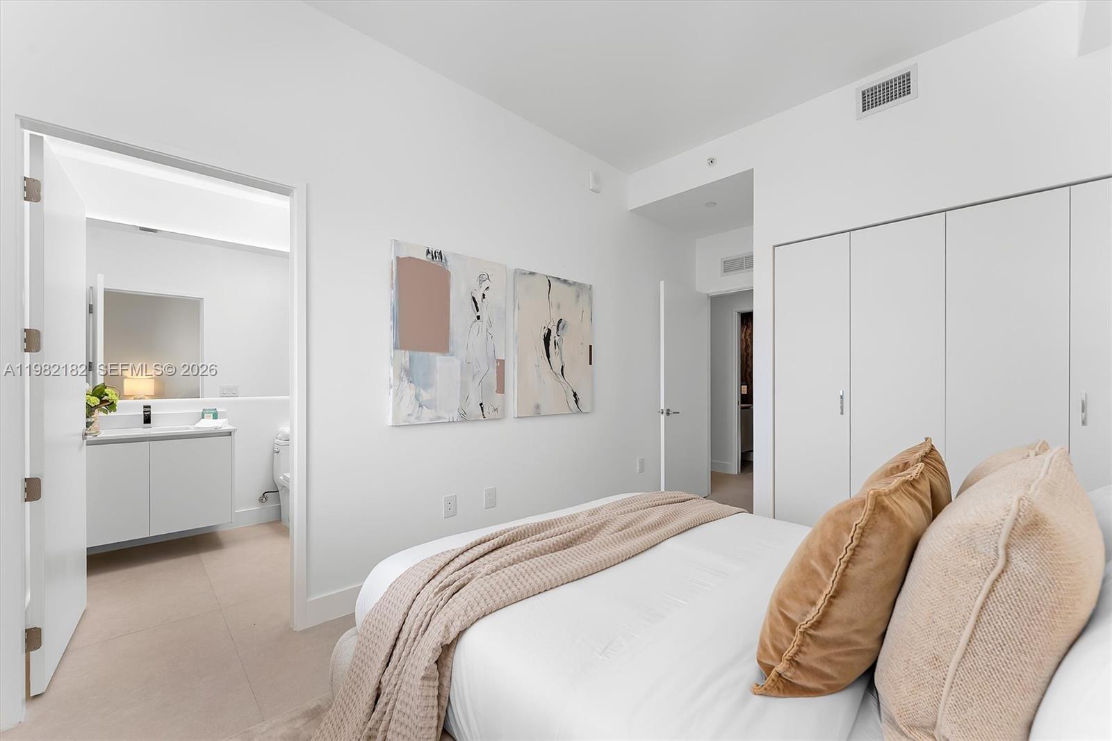 700 NE 24rd St # 5802 Unit: PH-5802