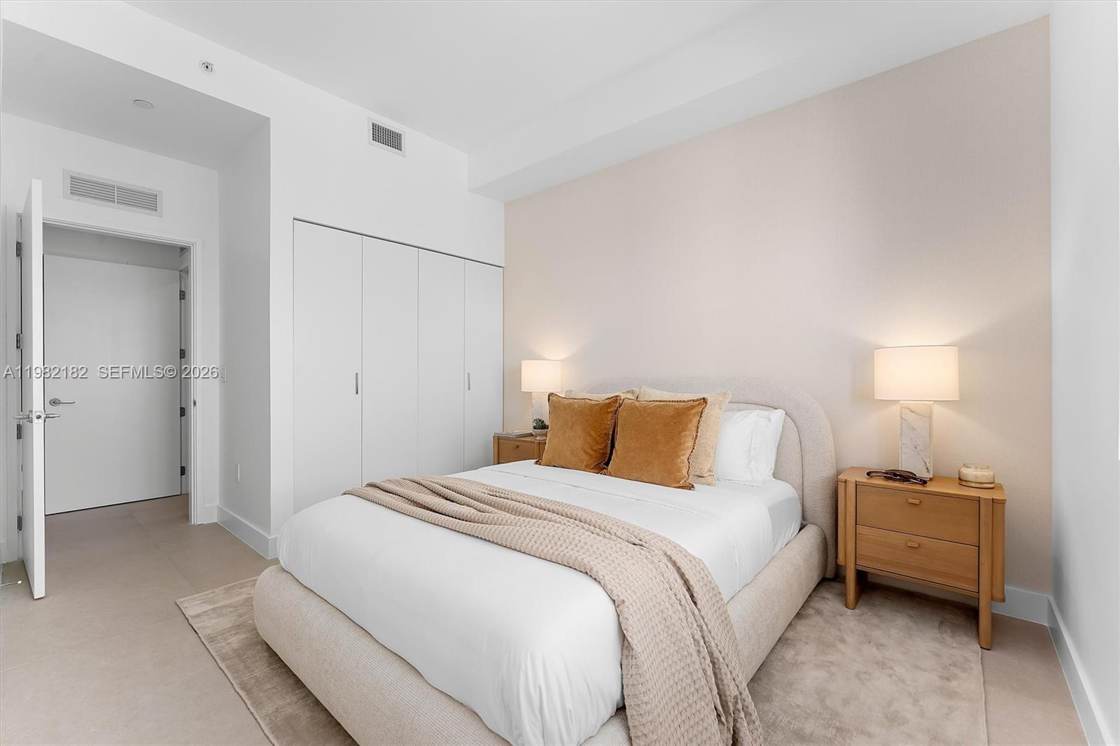 700 NE 24rd St # 5802 Unit: PH-5802