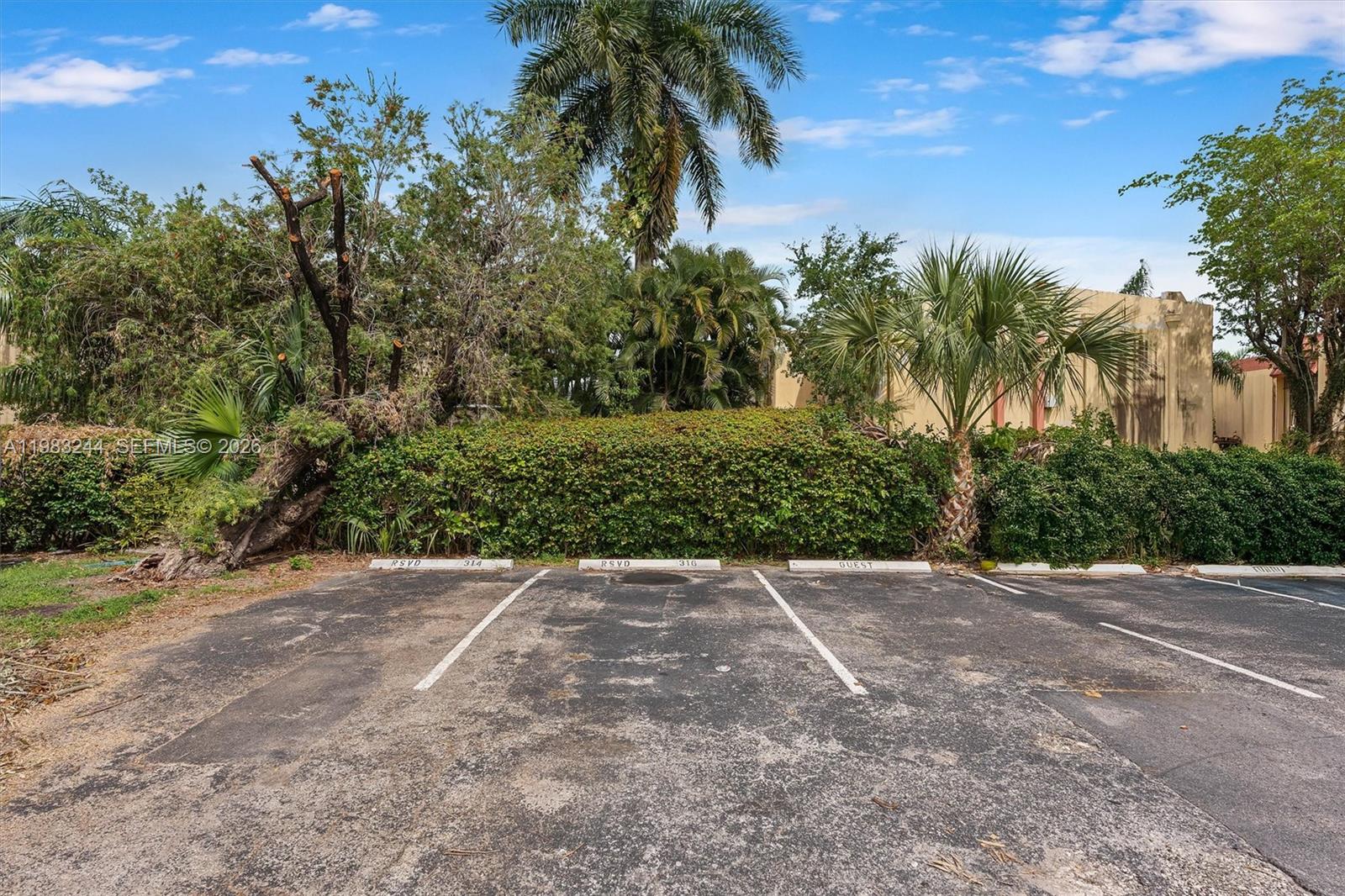 314 NE 142nd St # 16C