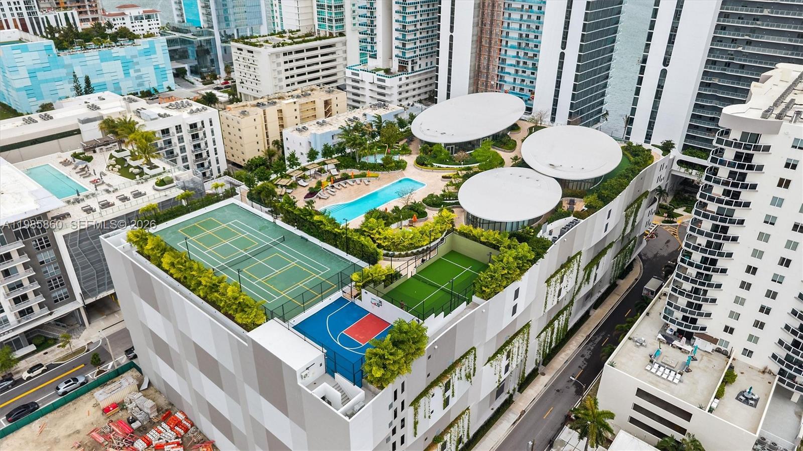 700 NE 24th ST Unit: PH5802