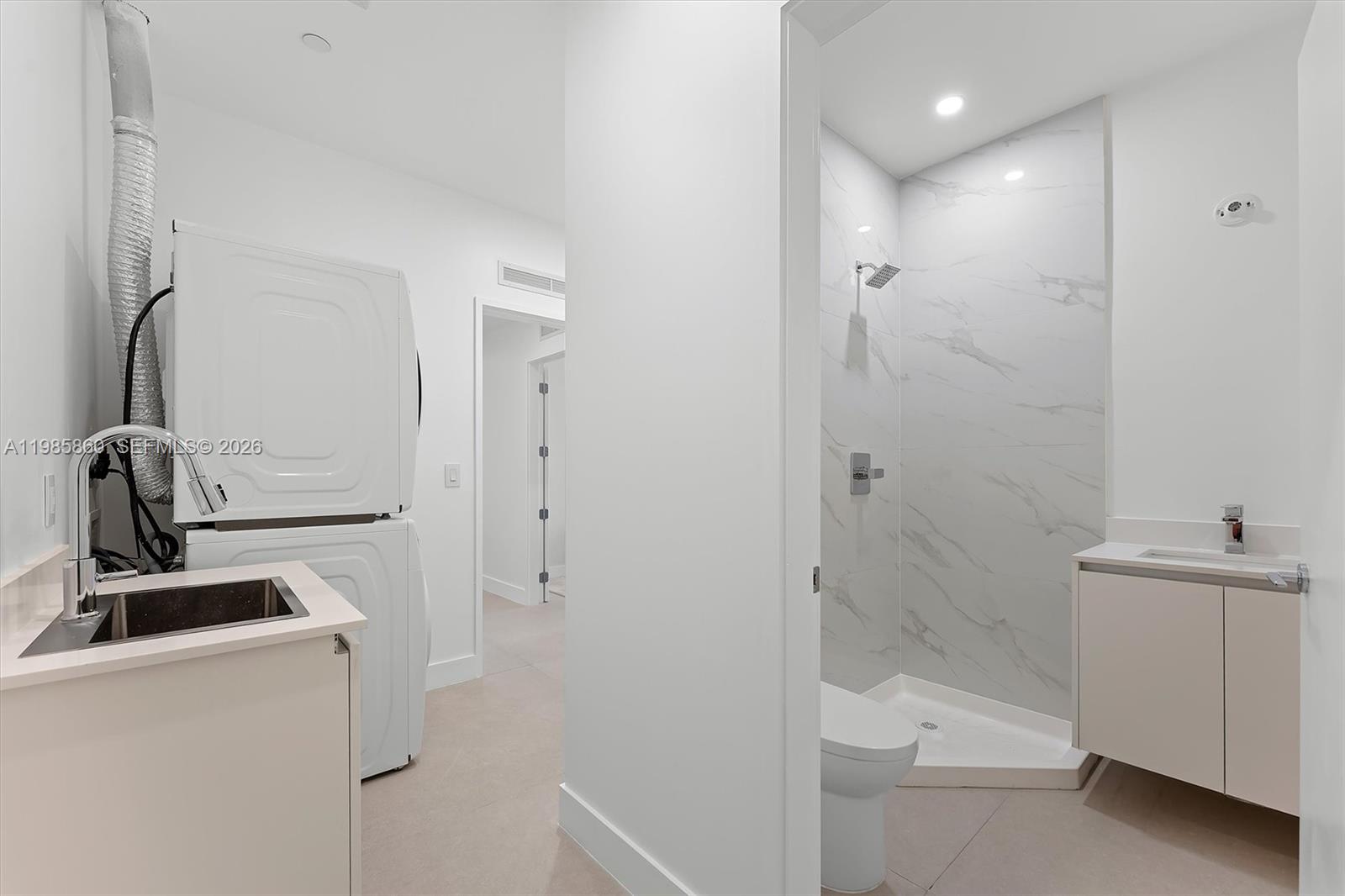 700 NE 24th ST Unit: PH5802