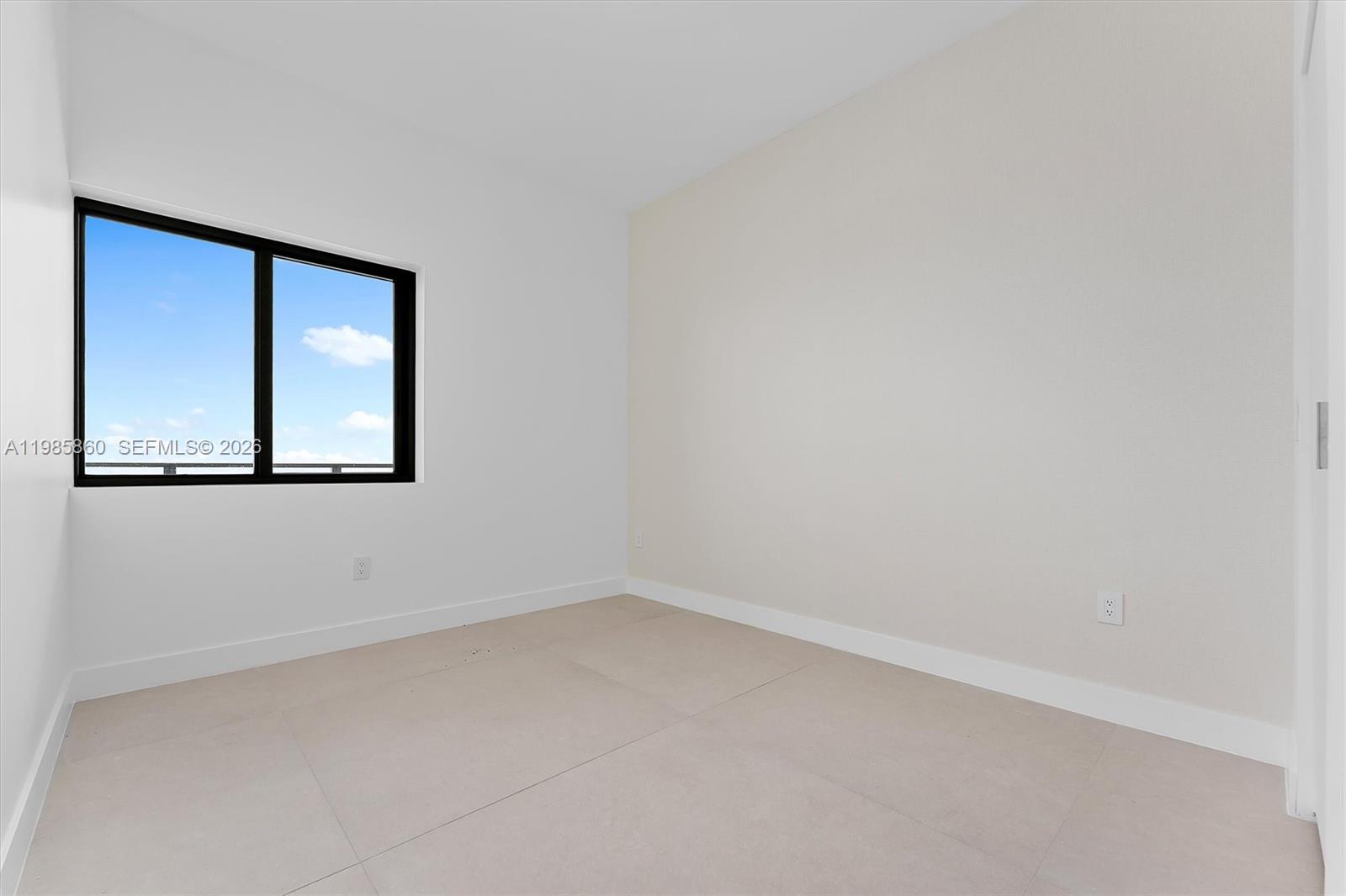 700 NE 24th ST Unit: PH5802