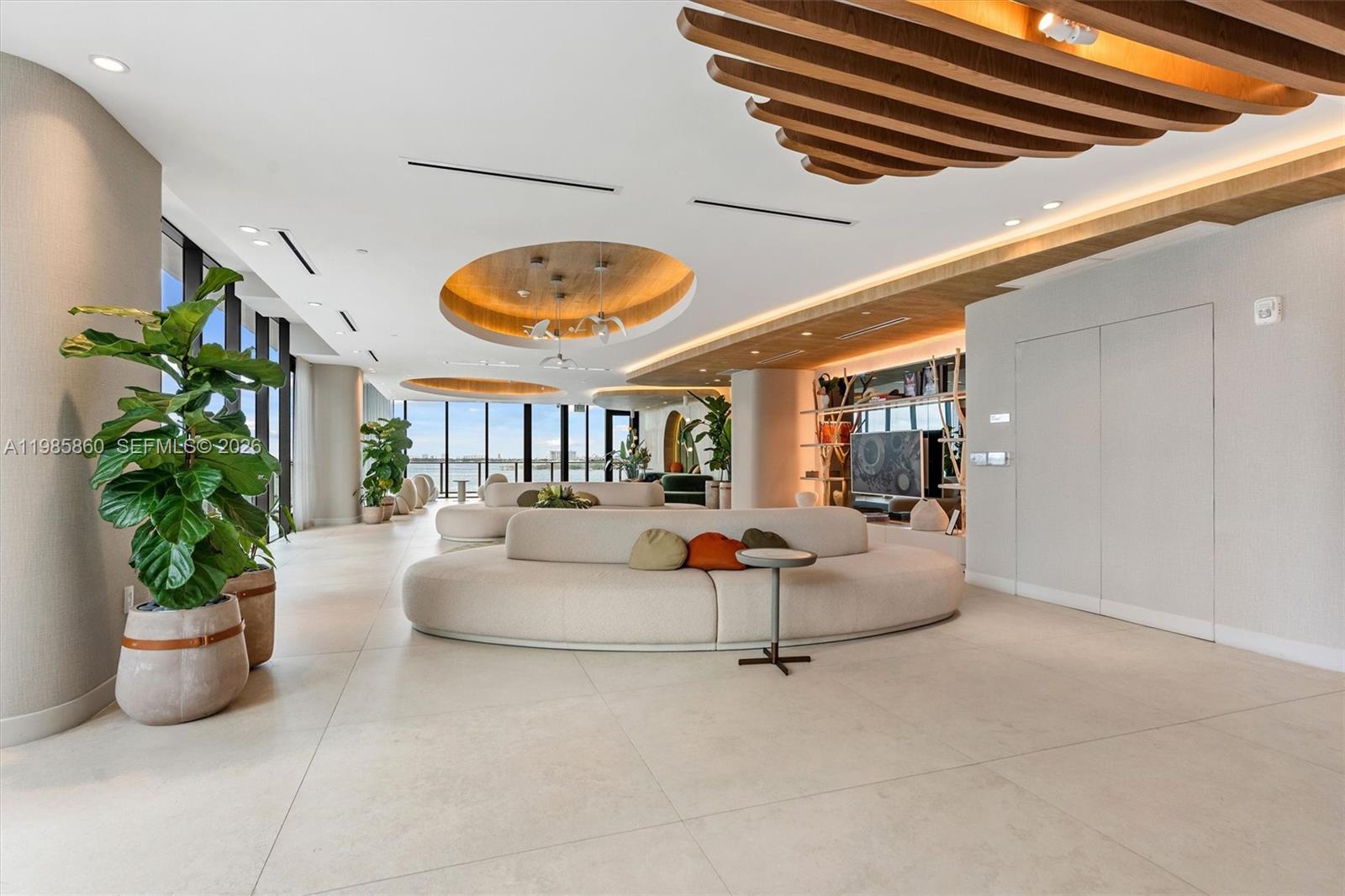 700 NE 24th ST Unit: PH5802