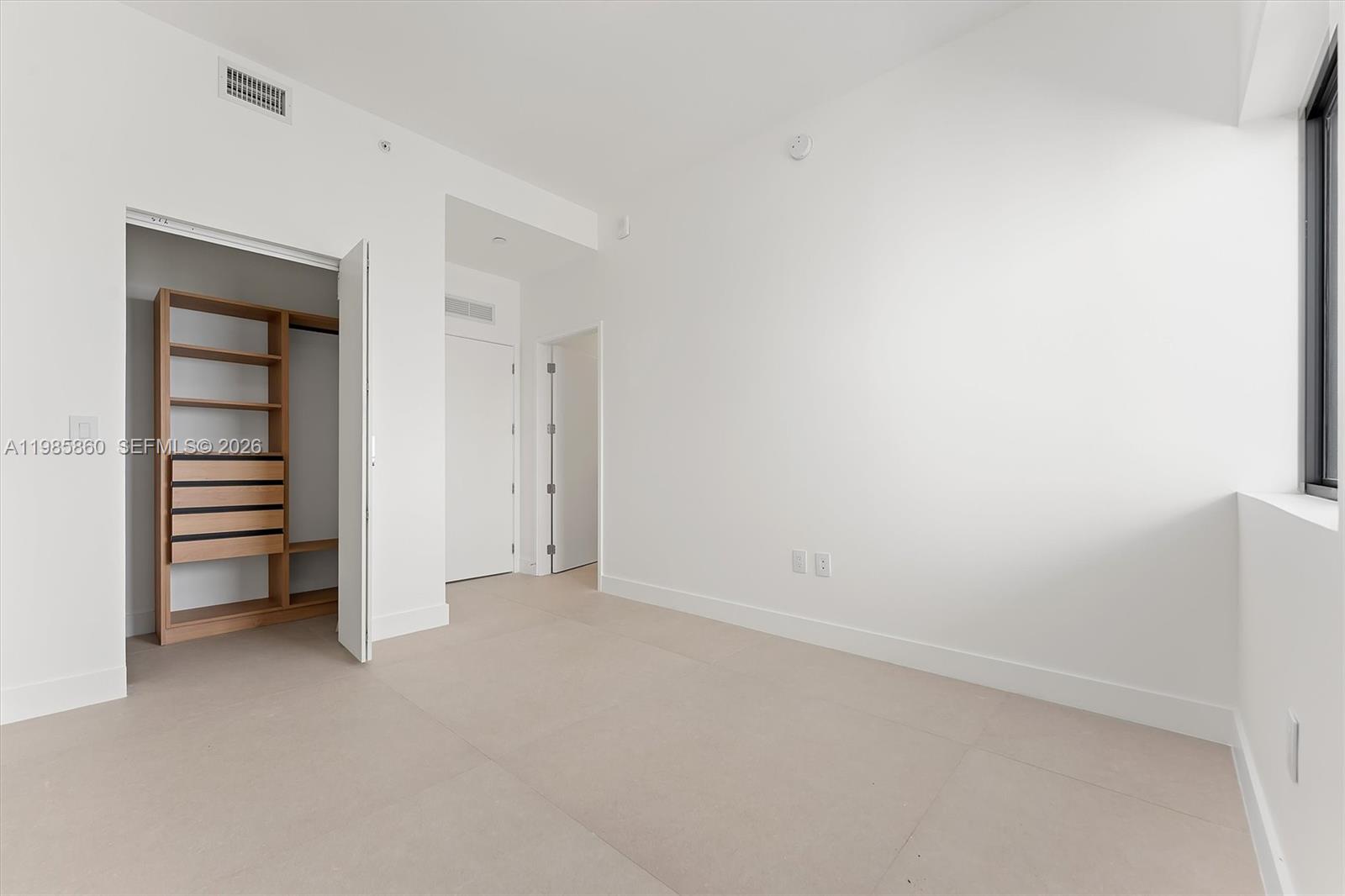 700 NE 24th ST Unit: PH5802