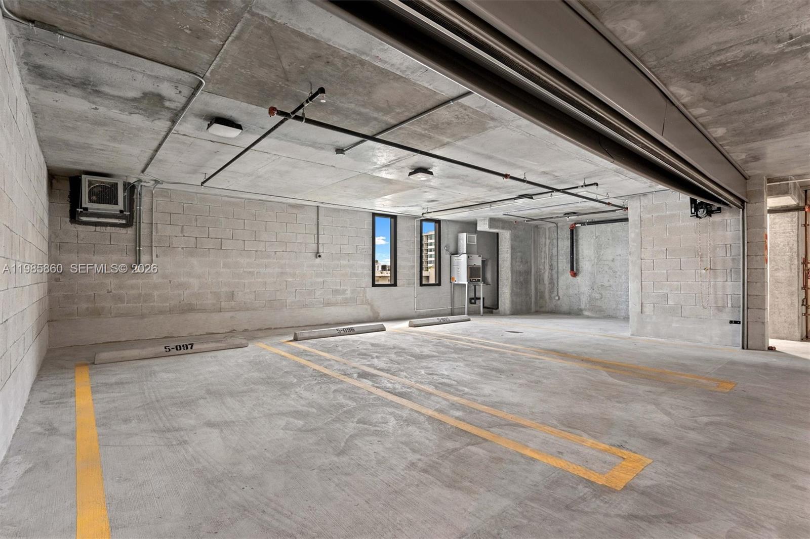 700 NE 24th ST Unit: PH5802