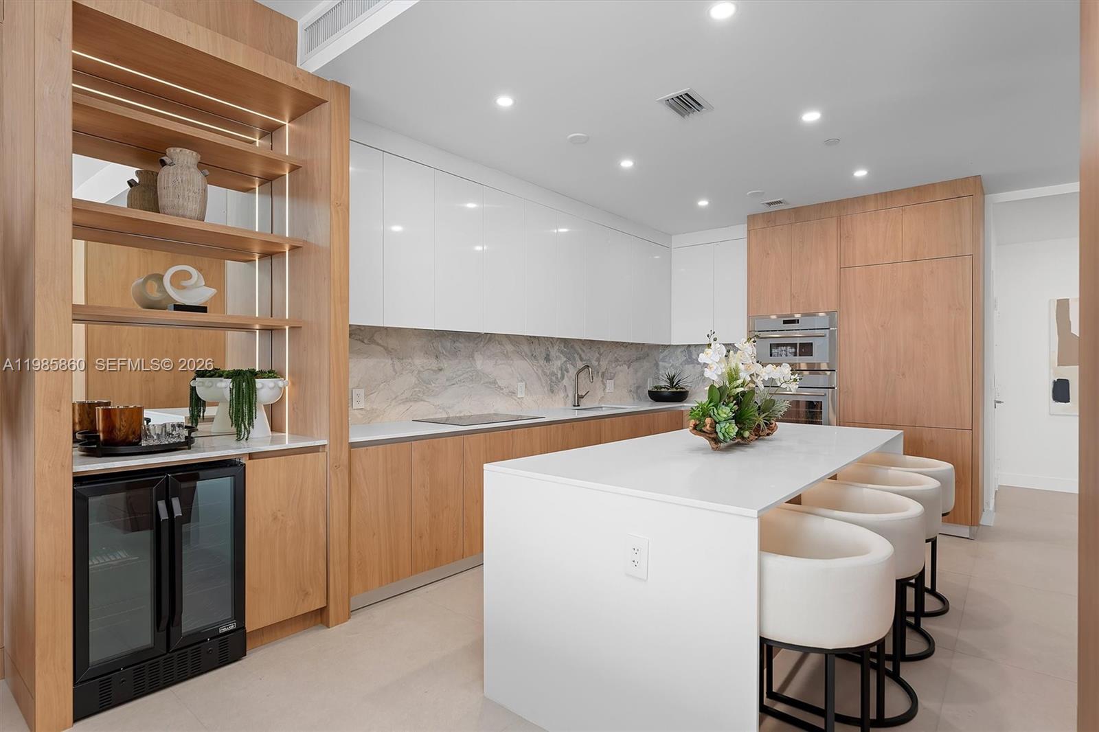 700 NE 24th ST Unit: PH5802