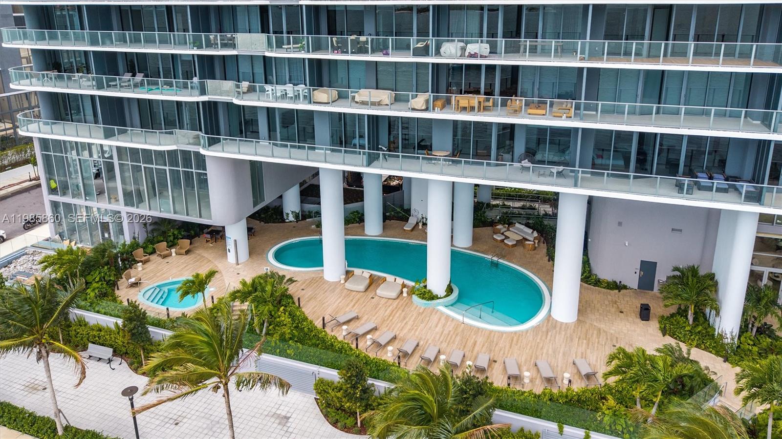 700 NE 24th ST Unit: PH5802