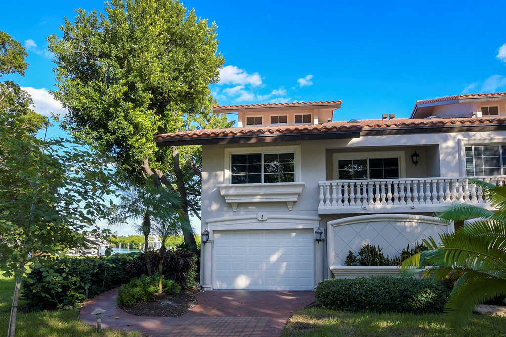 1 Harbour Green Drive 1