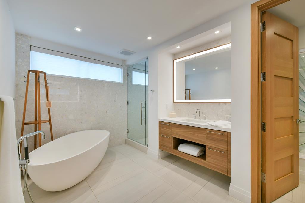 131 Beach Road 204