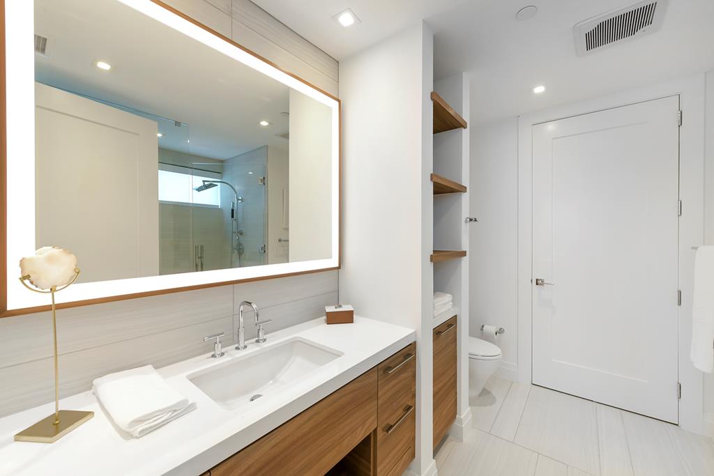 131 Beach Road 204