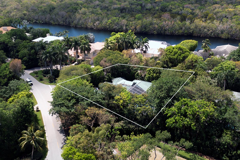 15 Thatch Palm Way