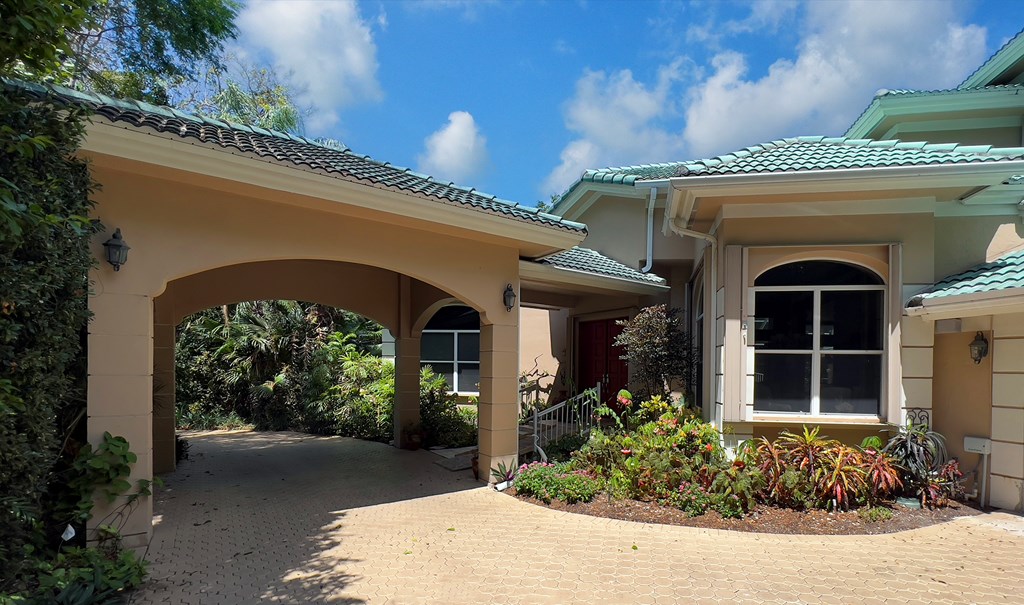 15 Thatch Palm Way
