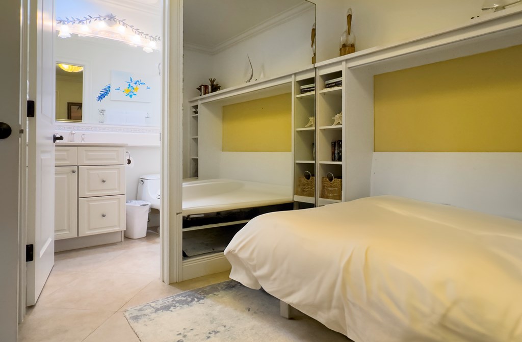 8 Cay Harbor E