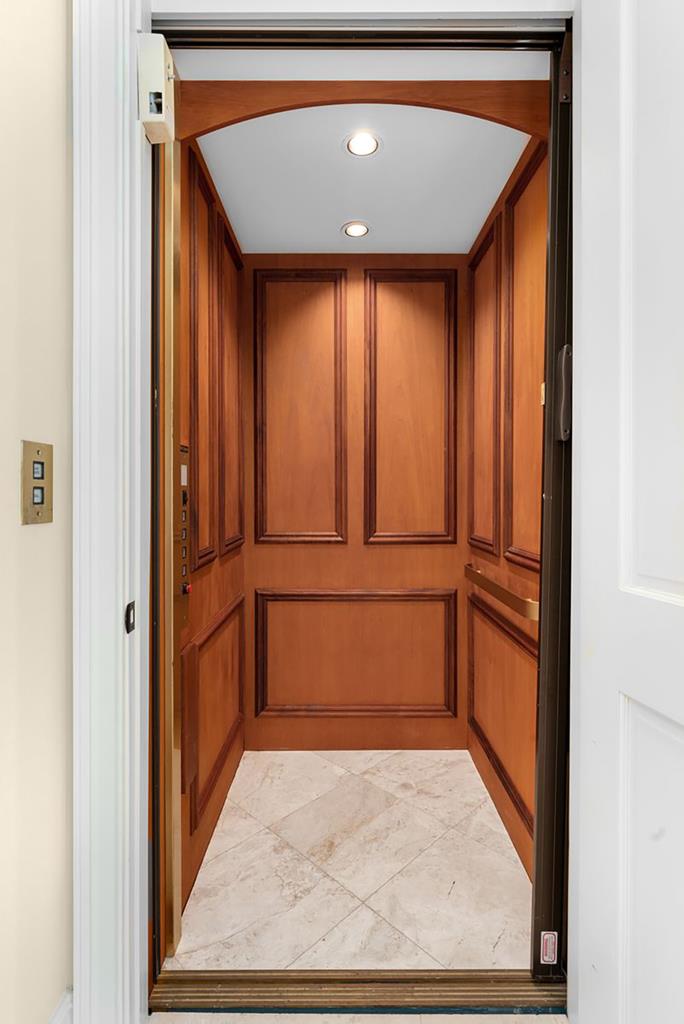 22 Harbor Island Drive