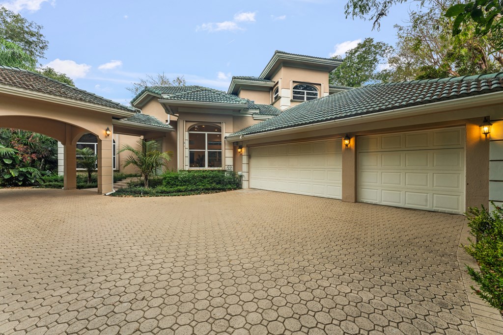 15 Thatch Palm Way