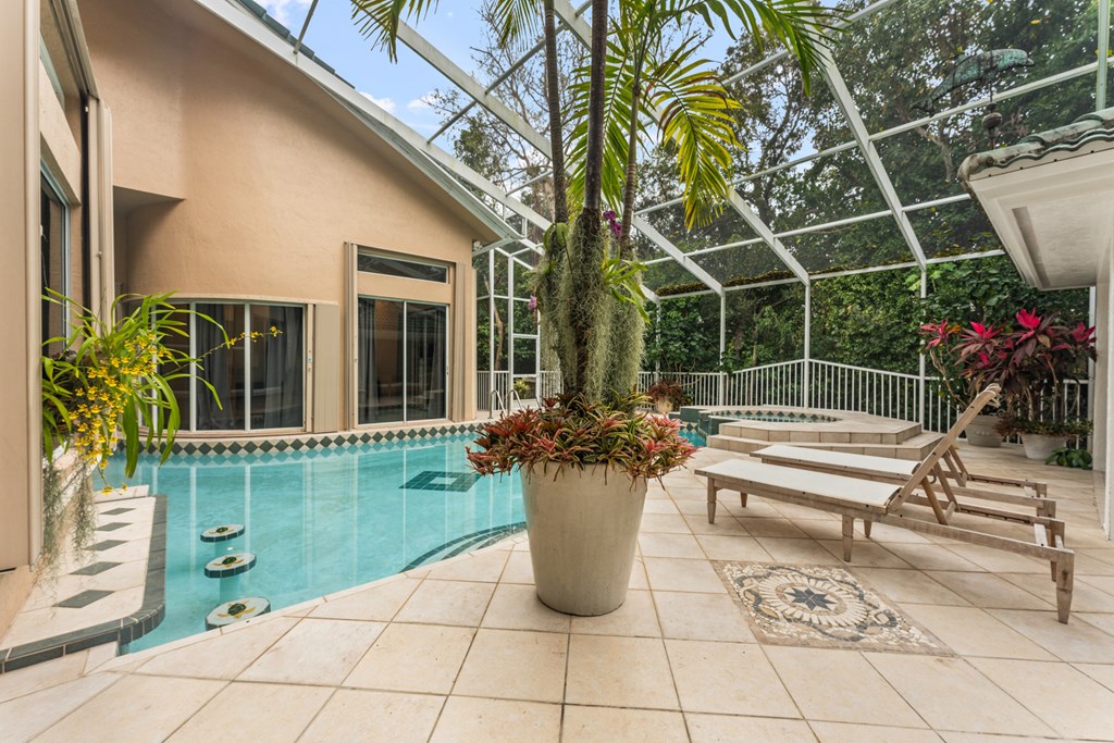 15 Thatch Palm Way