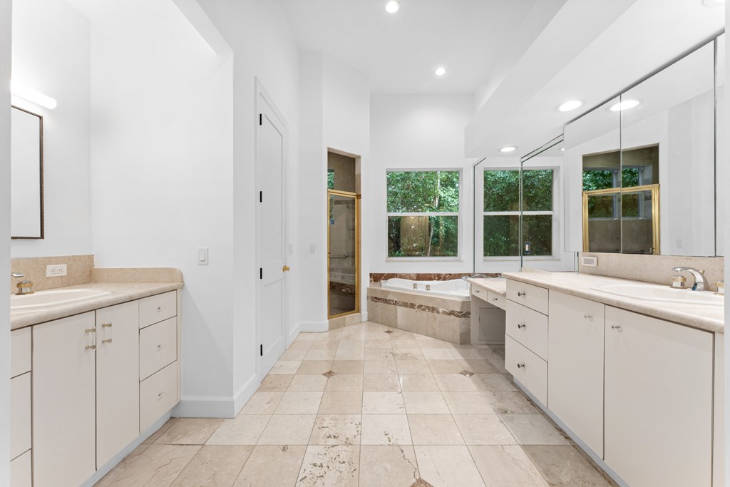 15 Thatch Palm Way
