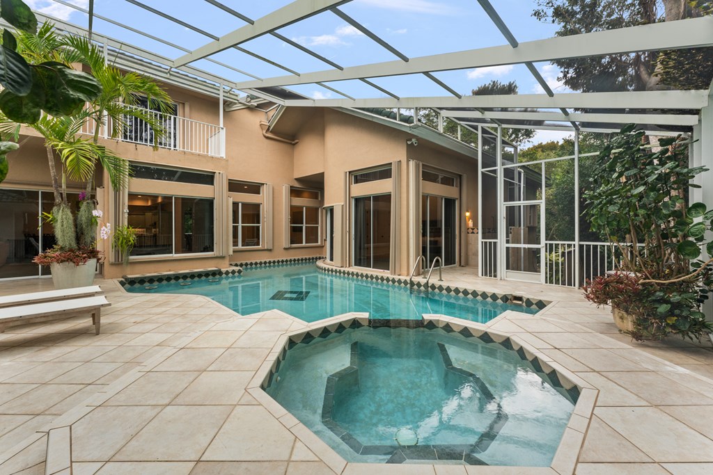 15 Thatch Palm Way