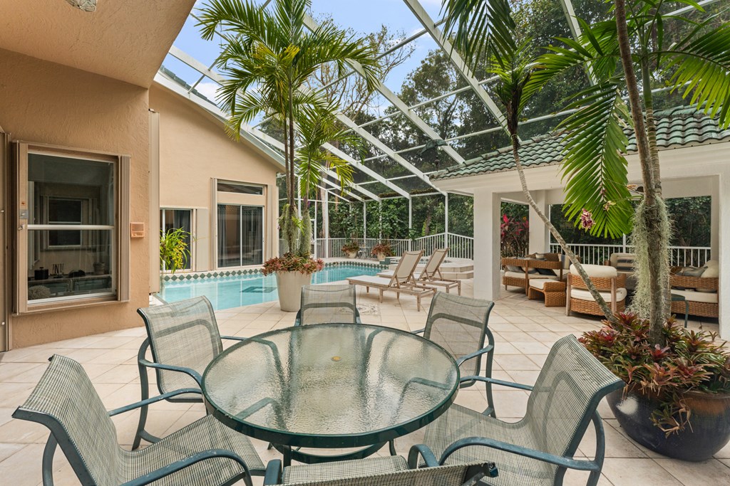 15 Thatch Palm Way