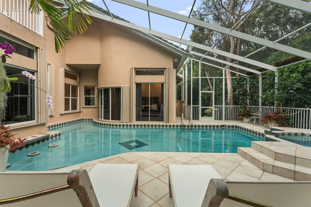 15 Thatch Palm Way