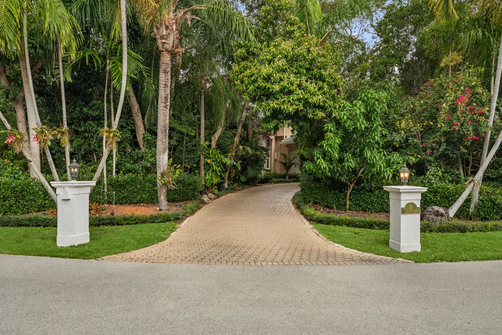 15 Thatch Palm Way