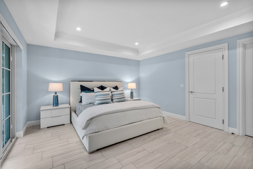 1 Residence Lane 215