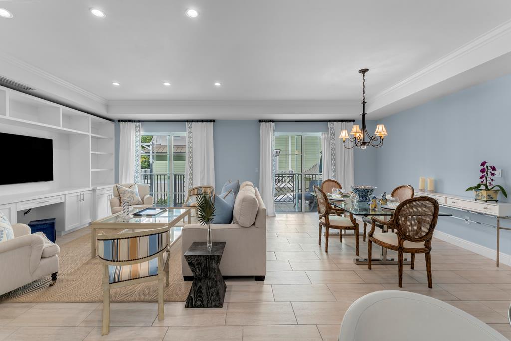 1 Residence Lane 215