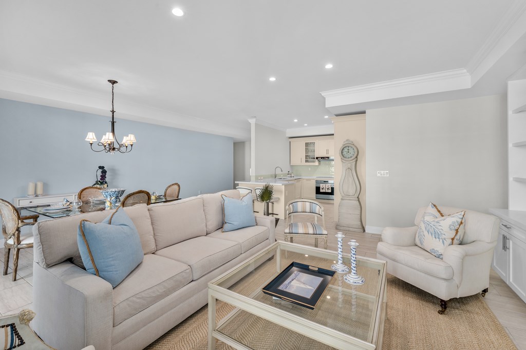 1 Residence Lane 215