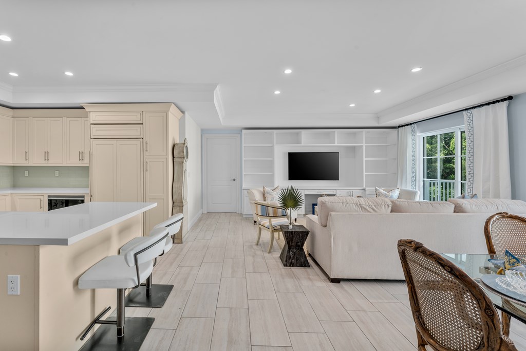 1 Residence Lane 215