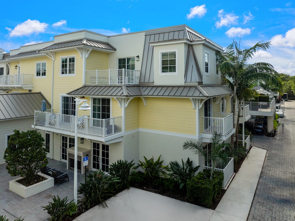 1 Residence Lane 215