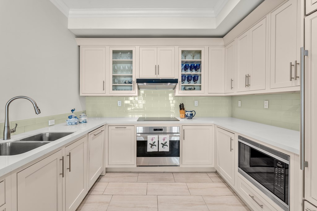 1 Residence Lane 215