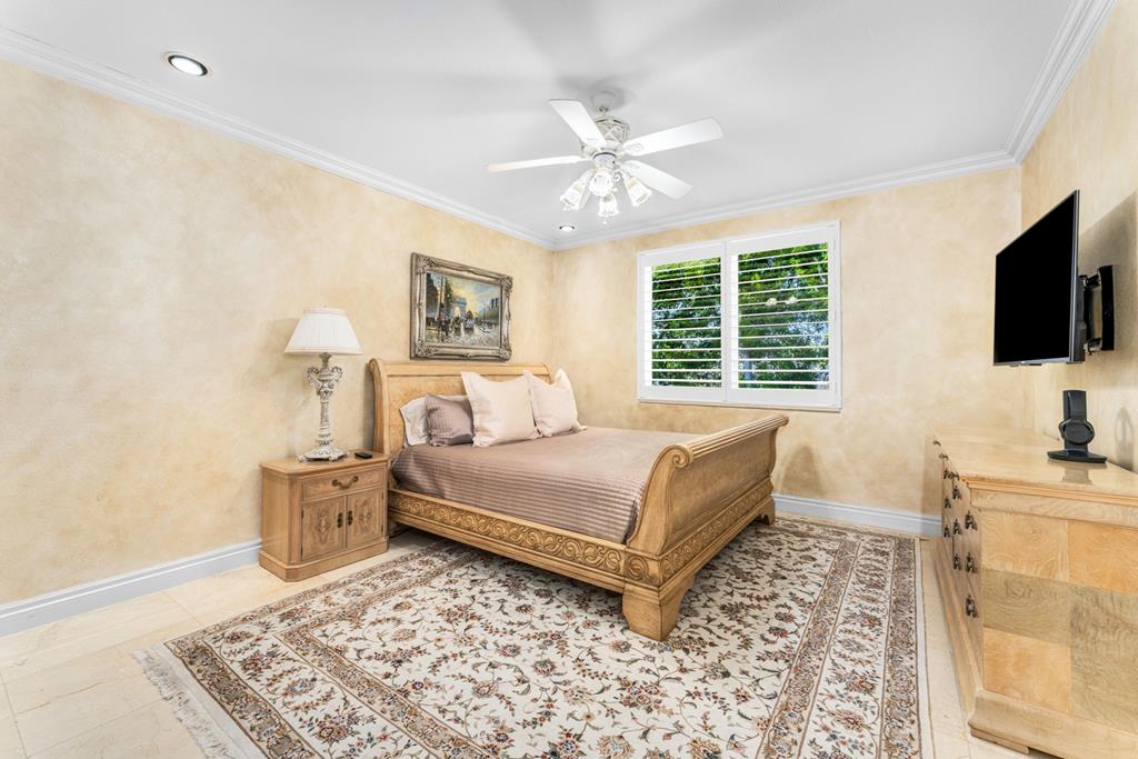 15 Harbor Island Drive